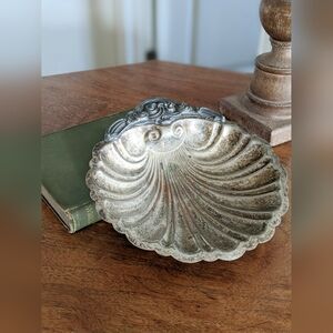 Ornate English Silver MFG Core Shell Dish 735